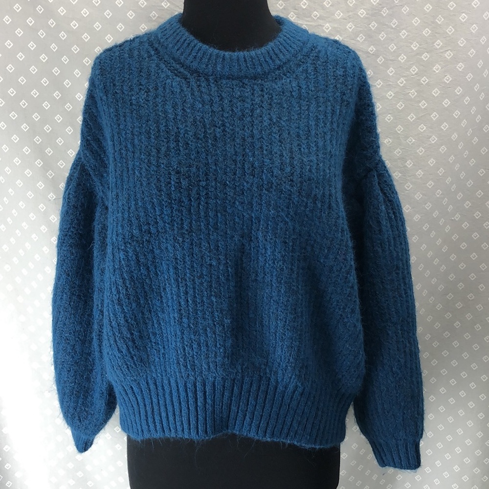 NWT Fluffy Balloon Sleeve Sweater
